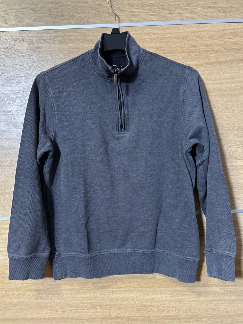 Van Heusen Mens Size Medium Grey 1/4 Zip Pull Over ribbed sweatshirt Casual Wear